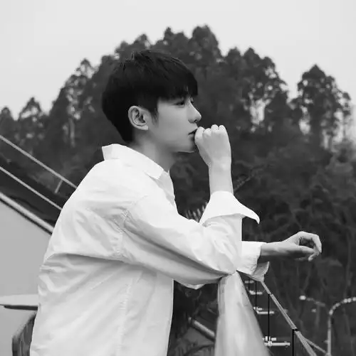 三色堇儿黑白男头