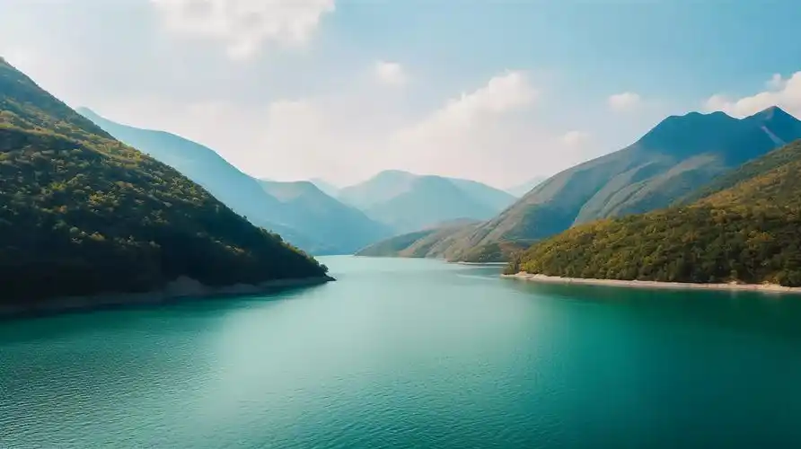 中国绿水青山高山湖水意境大气自然景色风景旅游宣传