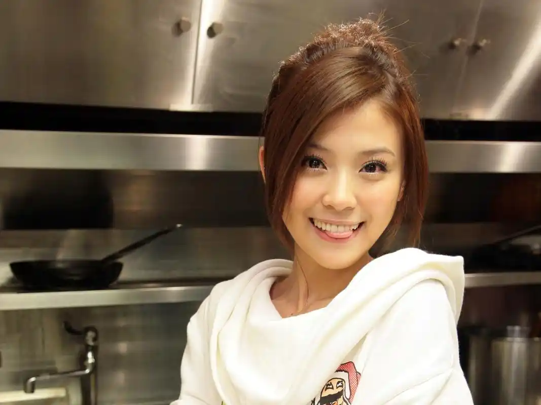 台湾美女明星卓文萱甜美艺术写真桌面壁纸