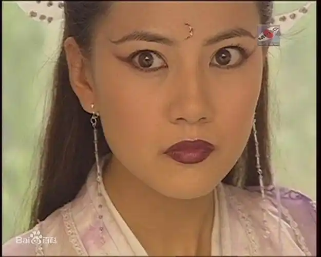 2003年苏有朋版倚天屠龙记,高圆圆饰演周芷若,如图:(个人觉得这版最