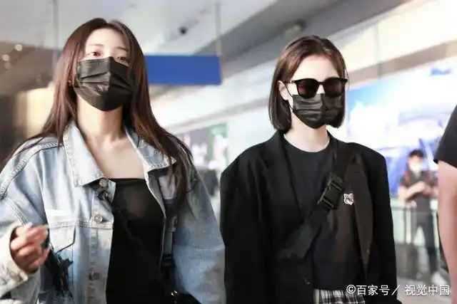 养眼!许佳琪架黑超变女霸总 机场偶遇喻言同行显姐妹情