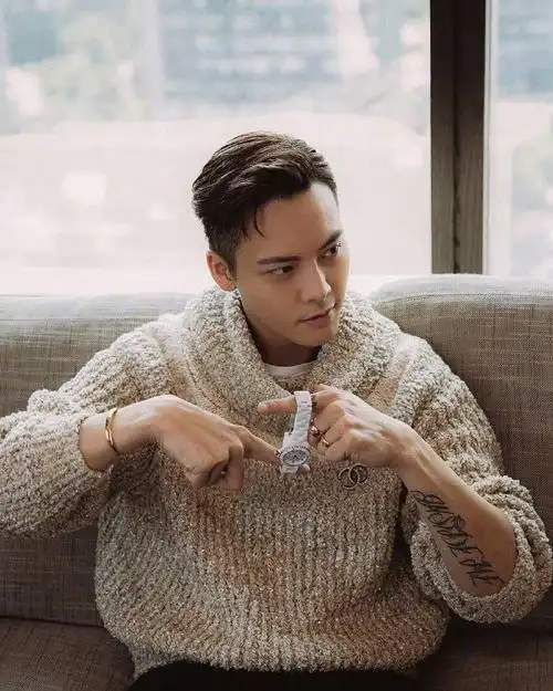 陈伟霆换了新发型,留背头的他突然发现不帅了,颜值下降 - 娱乐资讯