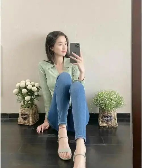 杨玏新女友比她小10岁私下打扮甜美俏皮曾在少年派演校花