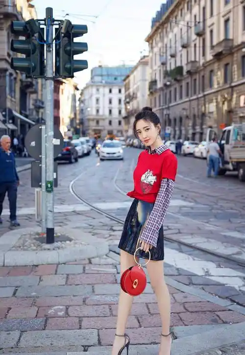 姐姐王丽坤不愧是素颜女神美腿时尚身材苗条玉足高跟诱惑