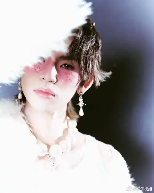 小鬼脸红星星妆#小鬼王琳凯今晚贵阳音乐节再度闪耀!