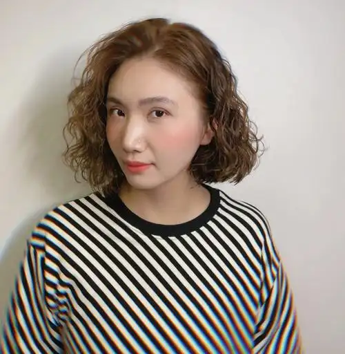 中老年人常见的三种"尬发型",显老,土气没档次,你中招了吗?插图10