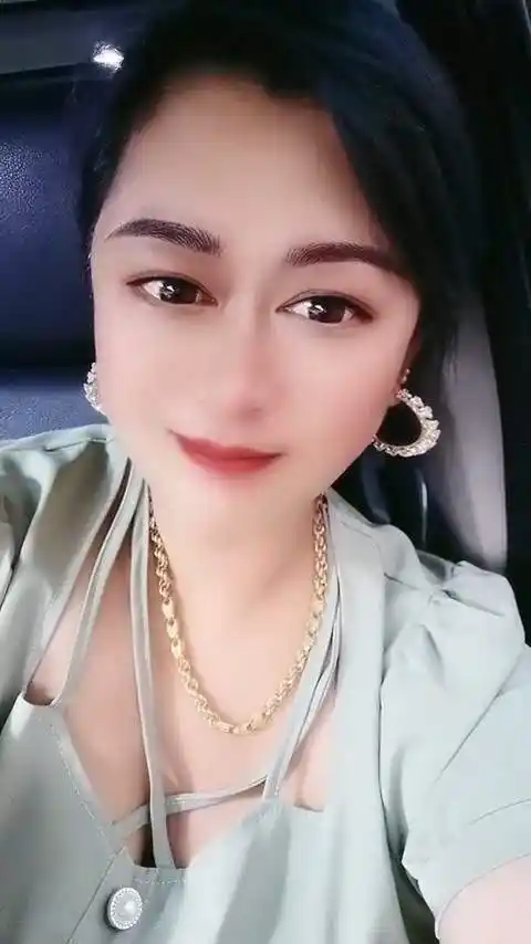 涉事路虎车主吨姐本来一件小事,最后却闹得一发不可收拾,这辆宝马被