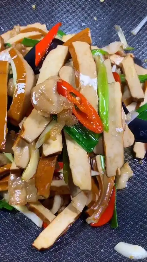 家常小炒菜:蒜苗炒小香干的做法