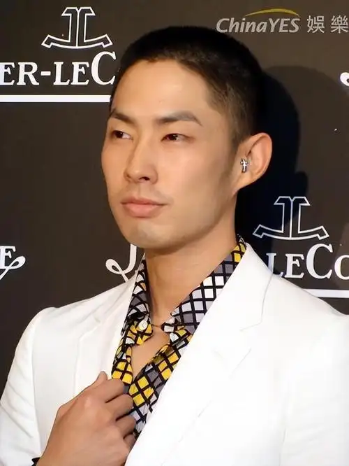 吴建豪生图引发热议:颜值与真实,粉丝如何看待?