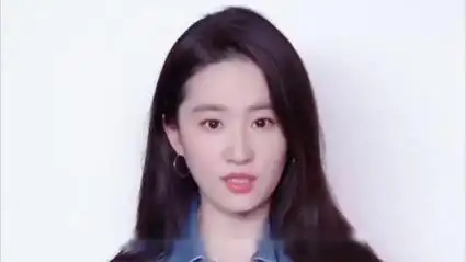 刘亦菲证件照揭秘:凌乱发丝下的邻家女神风采