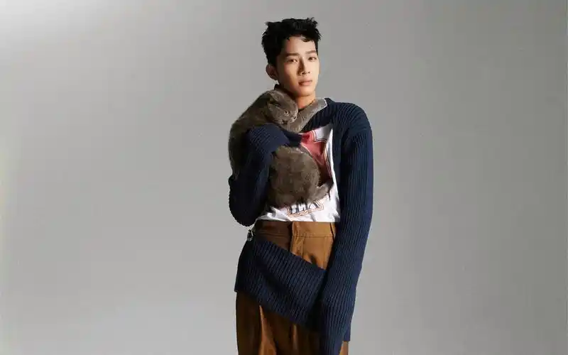 赖冠霖慵懒帅气写真图片桌面壁纸