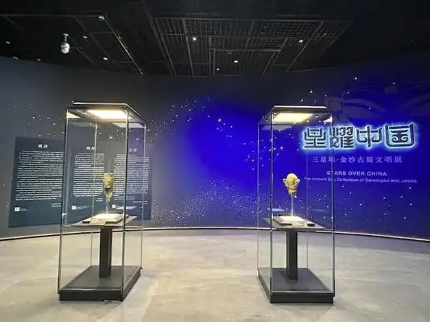 位于一楼的"青铜馆"和举办"三星堆特展"的一楼,二楼,三楼的三个特展厅