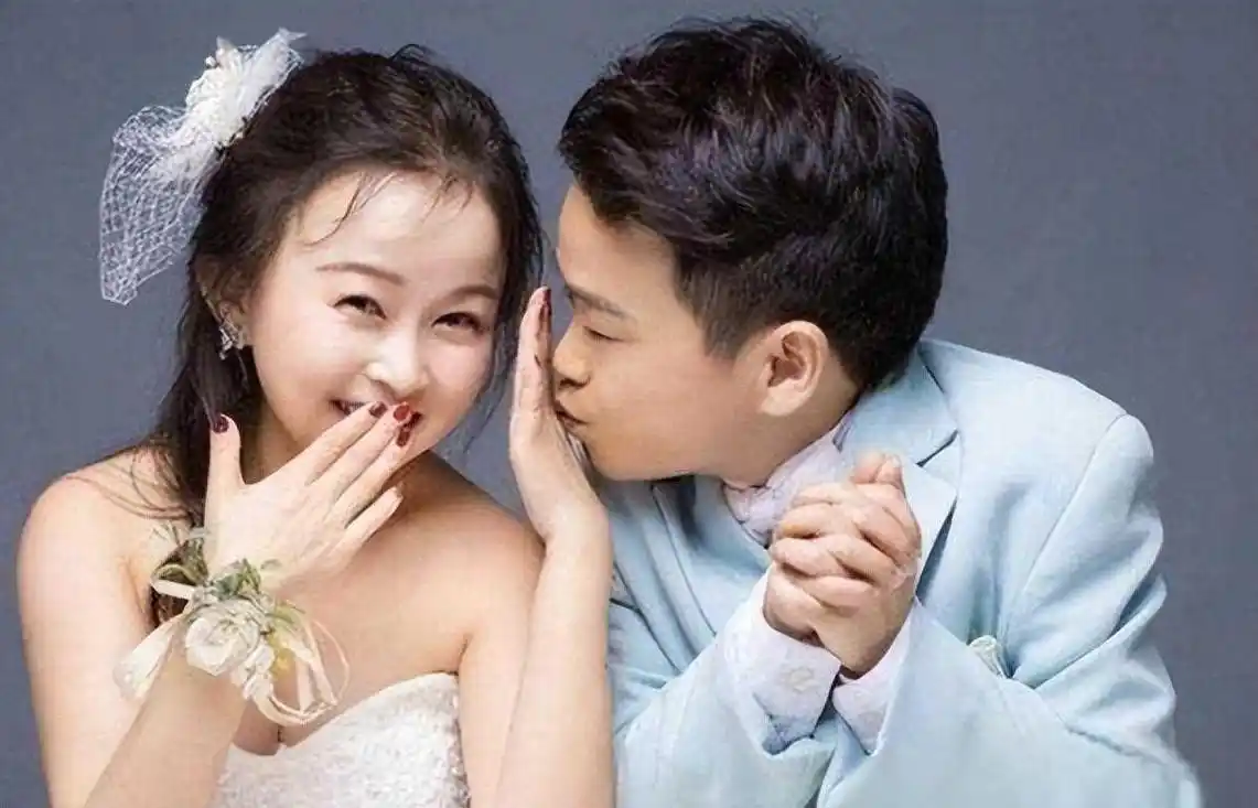 朱洁秦学士:袖珍人的爱情与梦想 朱洁和秦学士都是袖珍人,他们的爱情