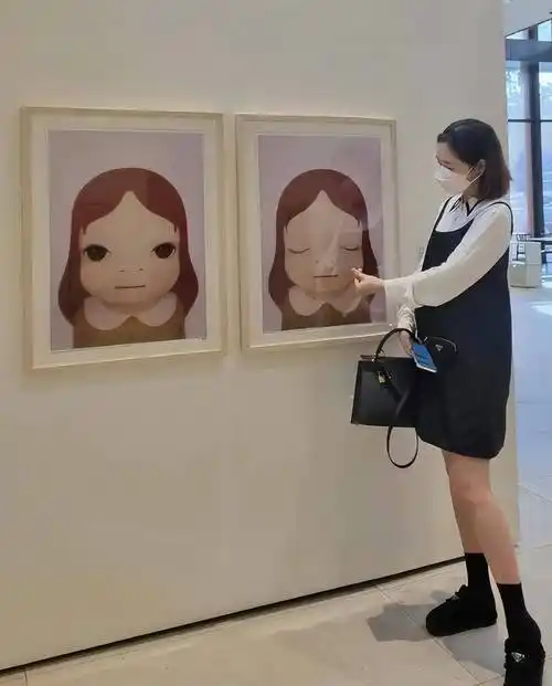 财阀千金成宥利,22岁让宋承宪跪倒在裙下,刘亦菲也是她手下败将_组合