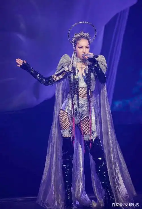 天后回归!蔡依林小巨蛋开演唱会,《骑士精神》扭腰摆臀燃炸全场