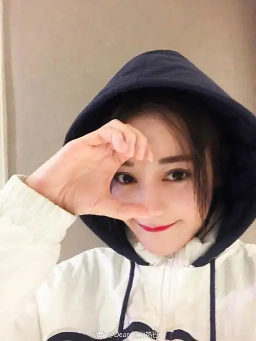 迪丽巴热宣布因档期原因退出《奔跑吧》 谈及与奔跑团成员的回忆忍不