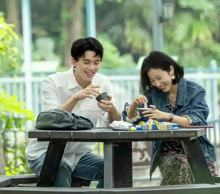 电视剧《爱情而已》:32岁的白领精英梁友安事业遇到瓶颈期,却意外收获