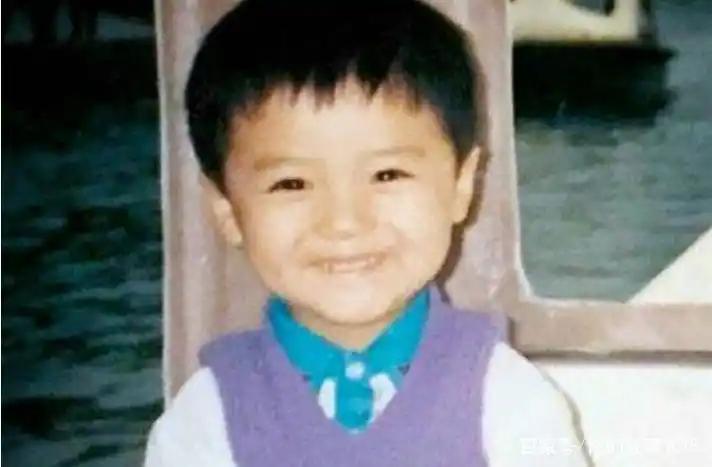 看了鹿晗小时候的照片,才知道开挂的颜值才是人生赢家!