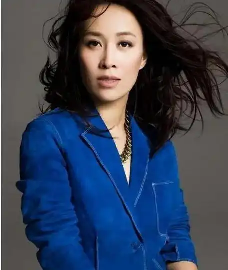 56岁那英最新近照曝光!素颜出镜精神佳,素颜之美引热议