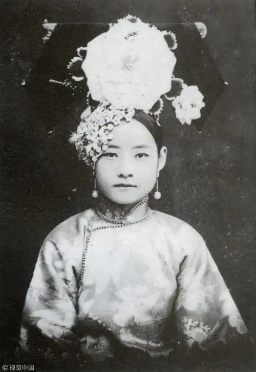 历史上的清朝服饰,比《还珠格格》更华丽