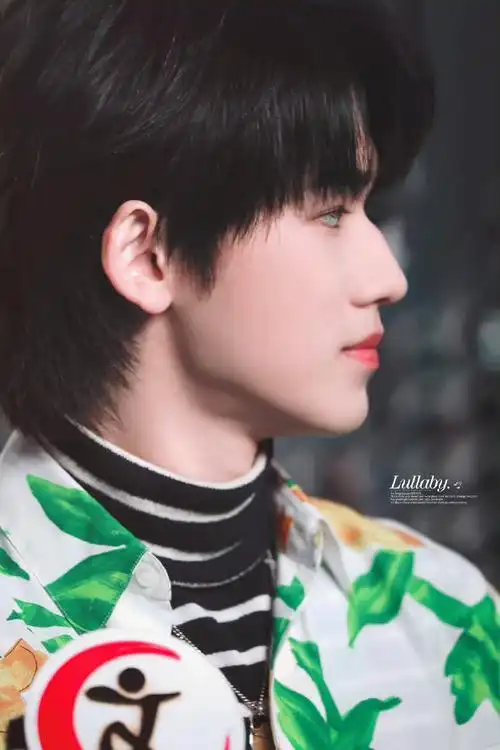 时代少年团侧颜杀#宋亚轩侧颜杀小宋名品侧颜杀,优越下颌线在线煞发