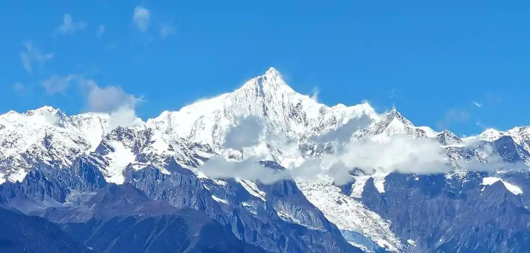 梅里雪山_中国"最美的十大名山"之一