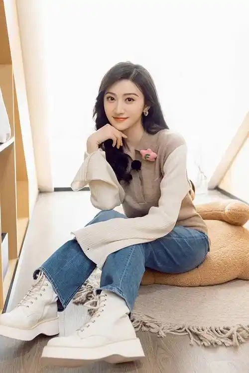 图片来源:微博@景甜网议「曾被全网黑」的明星5:鞠婧祎鞠婧祎早年的