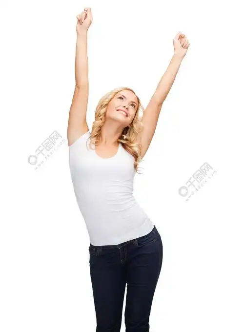 t恤设计,和谐,幸福的理念-幸福的跳舞女人举起双手在