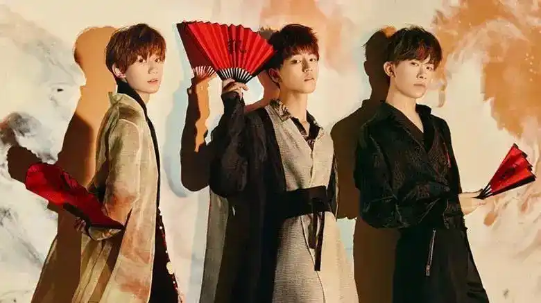 惊艳巴黎承包陈情男团盖娅传说六周年庆典极致国风神话盛宴新起航