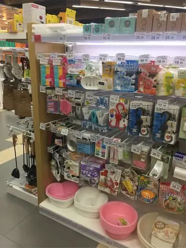 日本家之物语的日用品专柜,商品有40多种.价格从10多元至90多元.