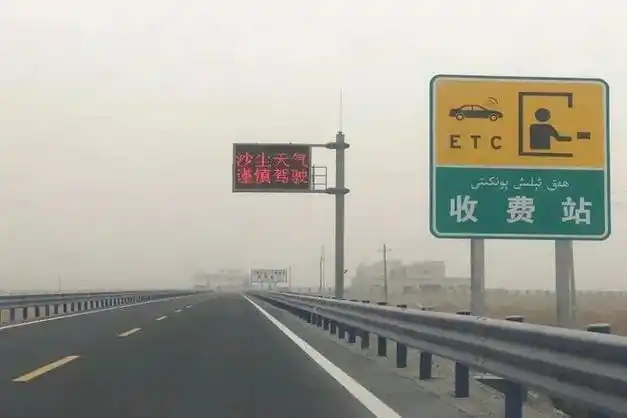 活动中,巴州公安交警在辖区高速公路,国省道加油站,服务区,停车区等