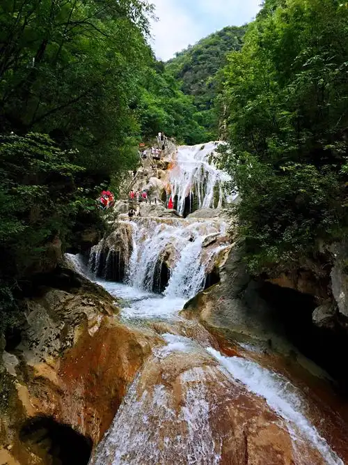 十堰虎啸滩美景