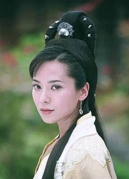 当年媲美李嘉欣的洪欣,如今.