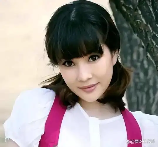 小品女王杨蕾:跟戴志诚离婚19年,两人差距截然不同又让人清醒