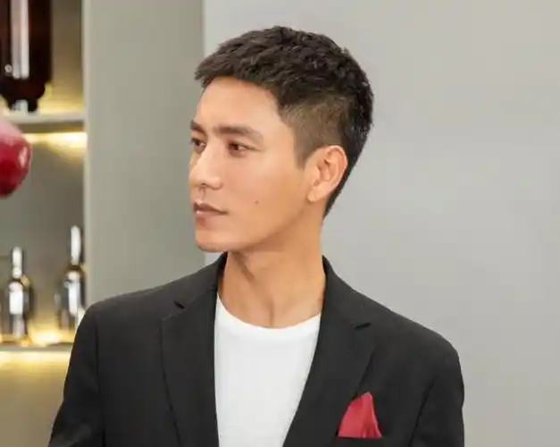 45岁陈坤全新造型直播纯素颜被相机怼脸拍这皮肤我没看错吧