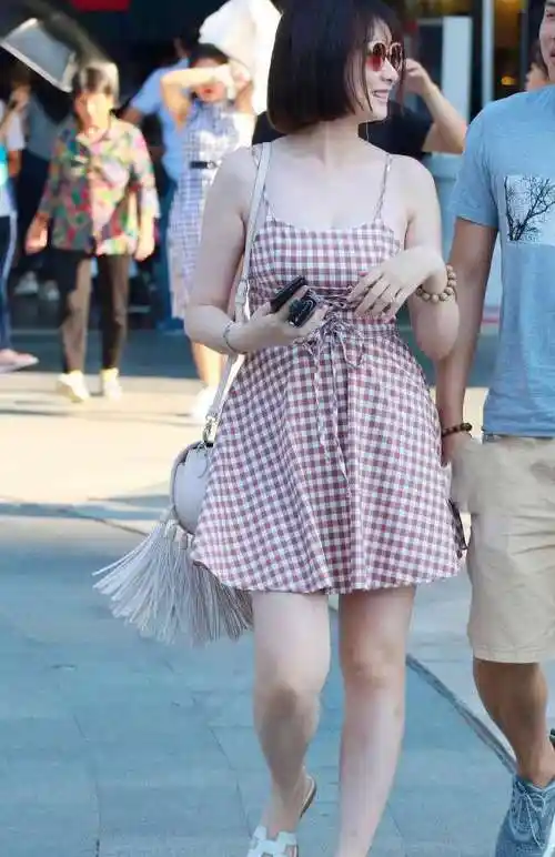 一身的皮肤为什么那么白(为什么有的人全身皮肤都很白)