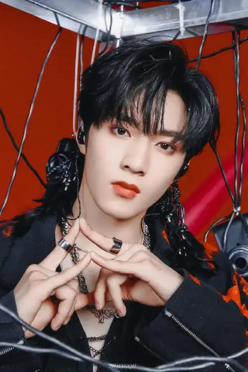 刘耀文 超绝少年气##刘耀文 画报人生