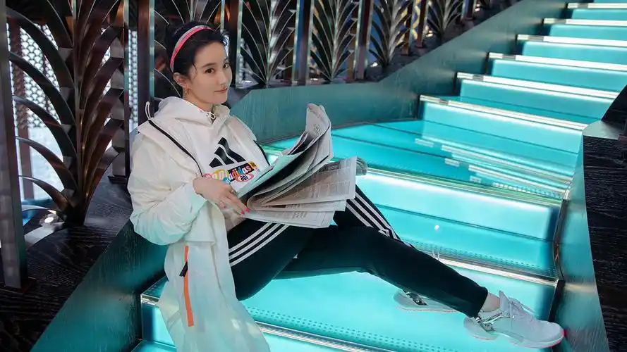 刘亦菲真是"偷心盗贼",穿运动服又甜又奶,是最美花木兰吧?