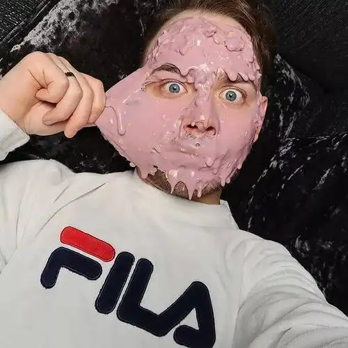 女人有趣的灵魂,来自她用面膜时的品味.