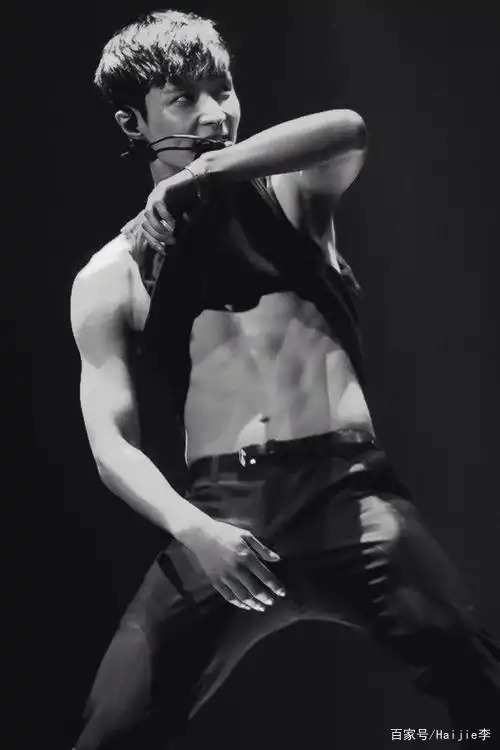 八张张艺兴腹肌图