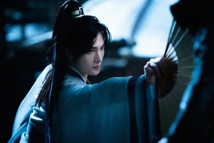 杨洋好适合古装啊,且试天下里帅气多变,无论是江湖上的黑丰息还是朝堂