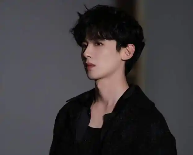 所以白敬亭被人误会被抓了,这是个天大的误会,好在工作室反应很迅速