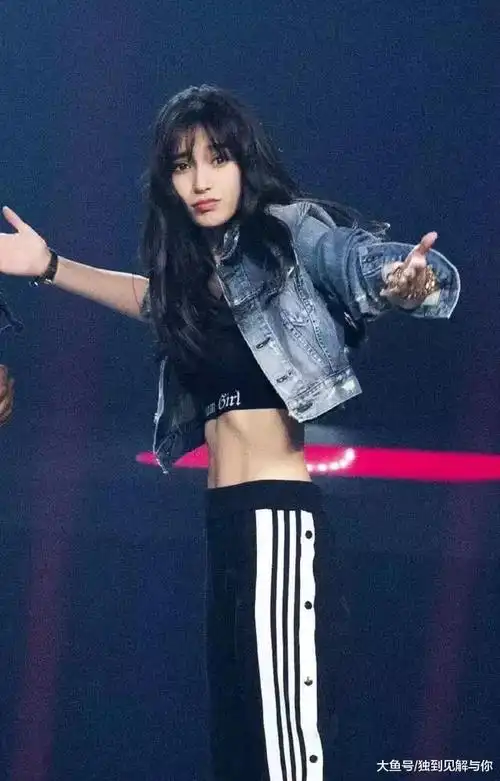 有马甲线的女明星们,蓝盈莹关晓彤不算什么,不得不服angelababy