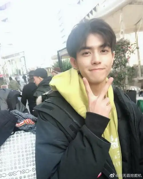 15岁海边照好帅#泪流满面了,因为我这辈子都没有机会和这么帅的男人谈