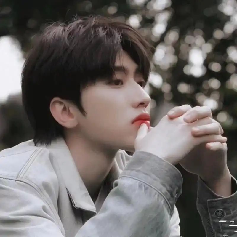 蔡徐坤神仙头像来啦(礼貌拿图)