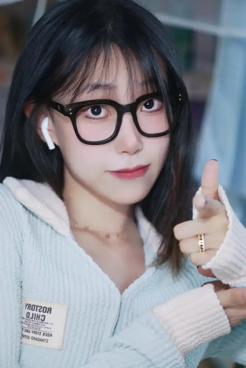 跟风拍个壁纸～  #女友壁纸 #处女座 #00后 #甜妹 # - 抖音