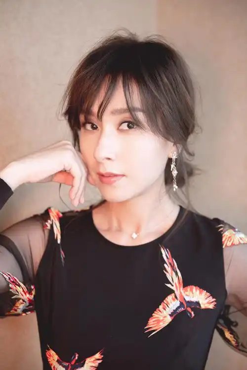 杨恭如发布最新居家大片