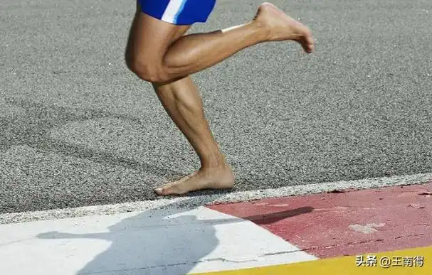 赤脚跑百米11秒19岁印度能跑进9秒赤脚更有益于跑步