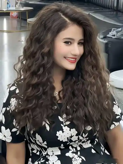 年底"全头烫,羊咩咩卷发"_发型_中国_人类