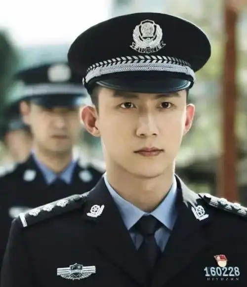 黄景瑜:在娱乐圈"服兵役"的男明星,穿上军装究竟有多帅?